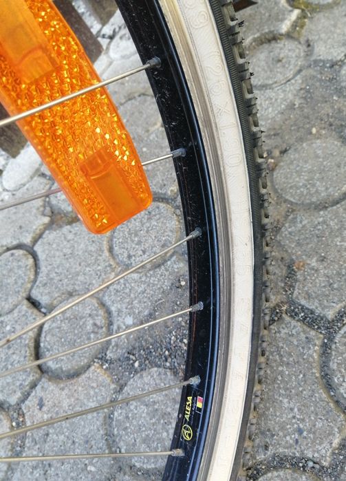 Bicicletă                      .