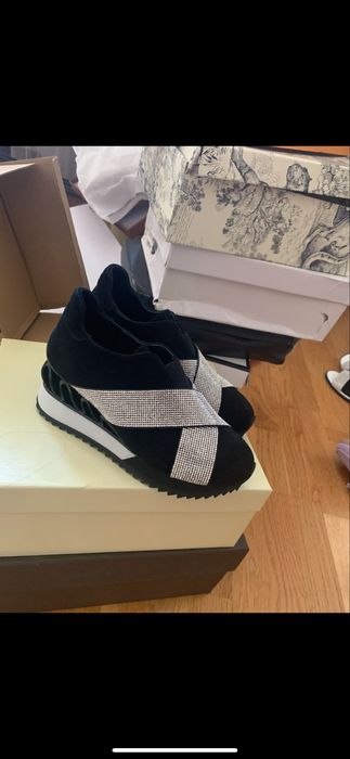 Кроссовки со стразами