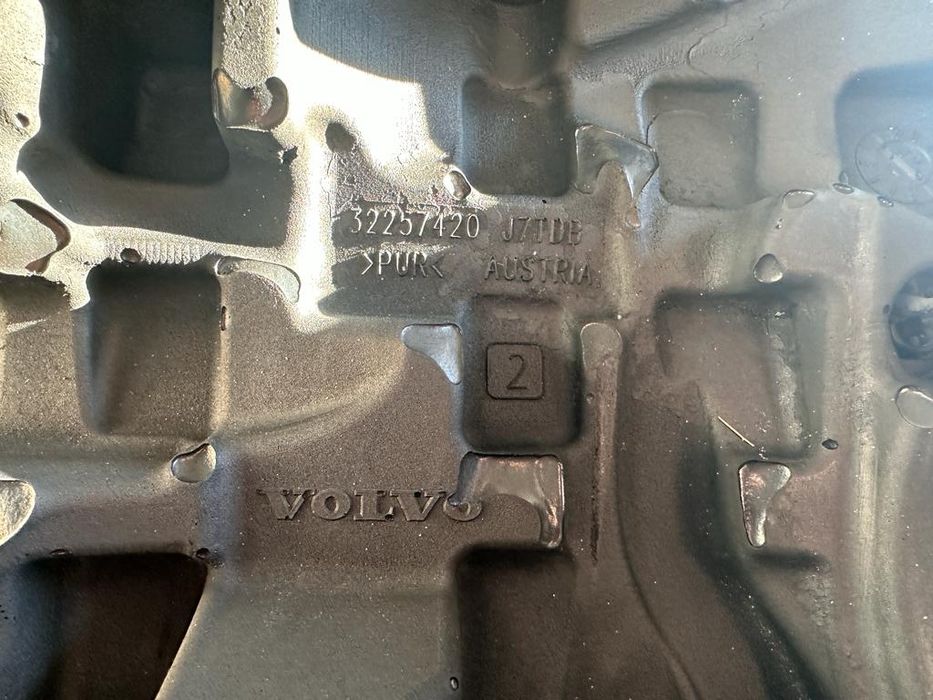 Capac motor 1.5 benzina Volvo XC40 32257420