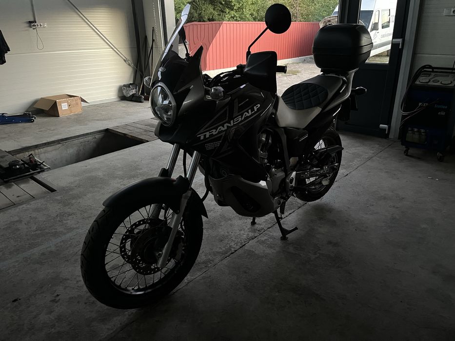 Vand honda  xl 700 v transalp  impecabila