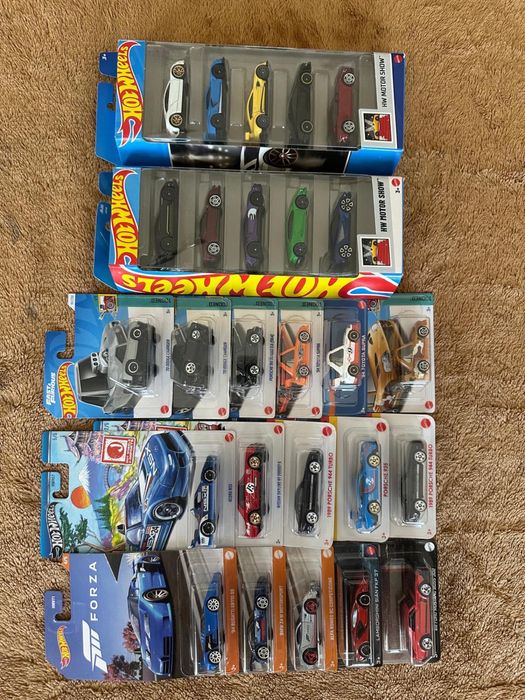 Vand masinute Hot Wheels-stare foarte buna , ideale pentru colectie