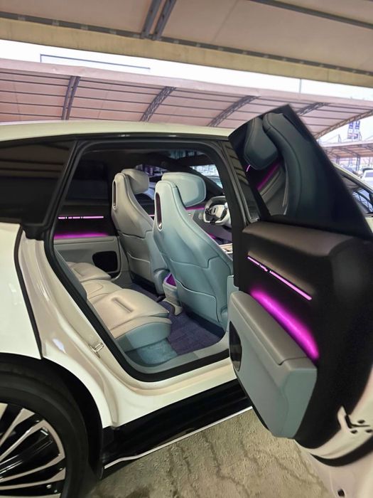 Avatr 12 full pazitsa