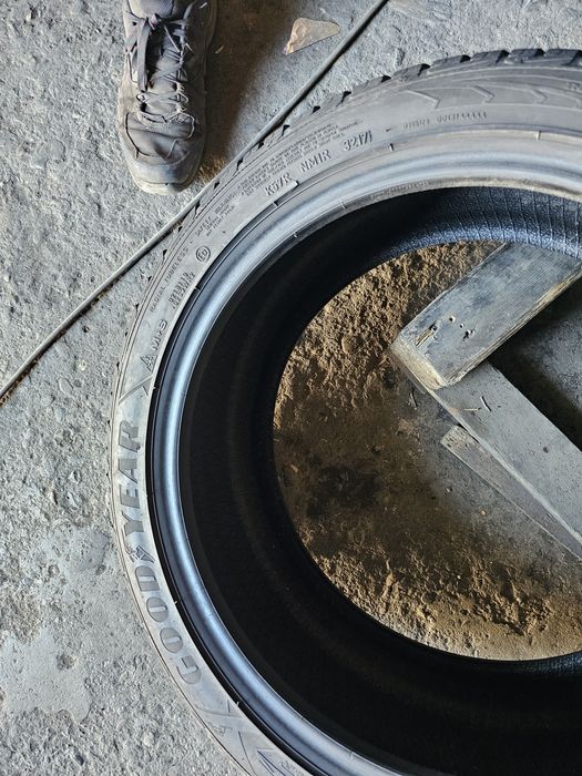 4 anvelope iarna 225 45 17 Goodyear