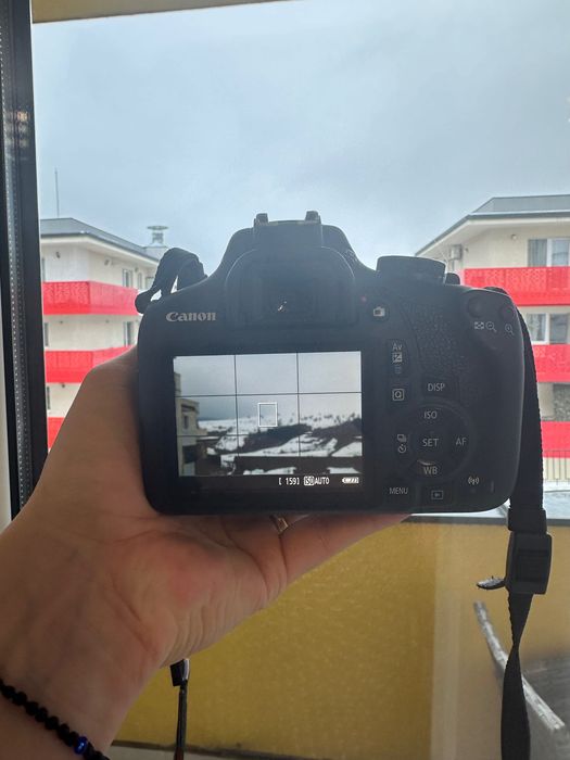 Canon EOS 2000D DSLR + accesorii | Ca nou | 1650 lei