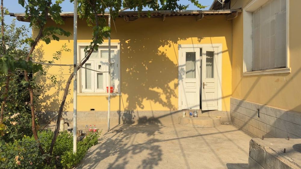 Samarqnd vil. Payariq tum. Chelak sh. Uy sotiladi katta hovli