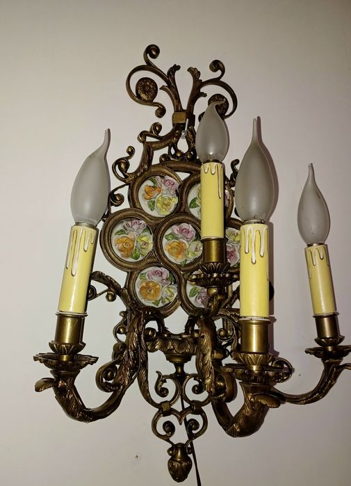 Pereche aplice din bronz masiv cu flori din portelan Capodimonte