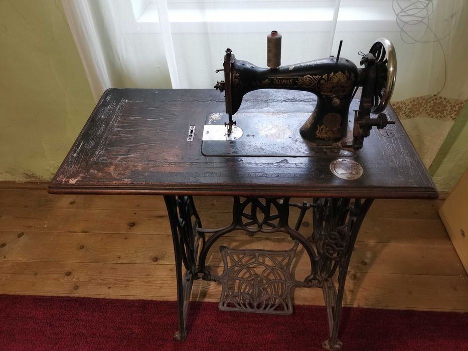 Mașină de cusut Naumann