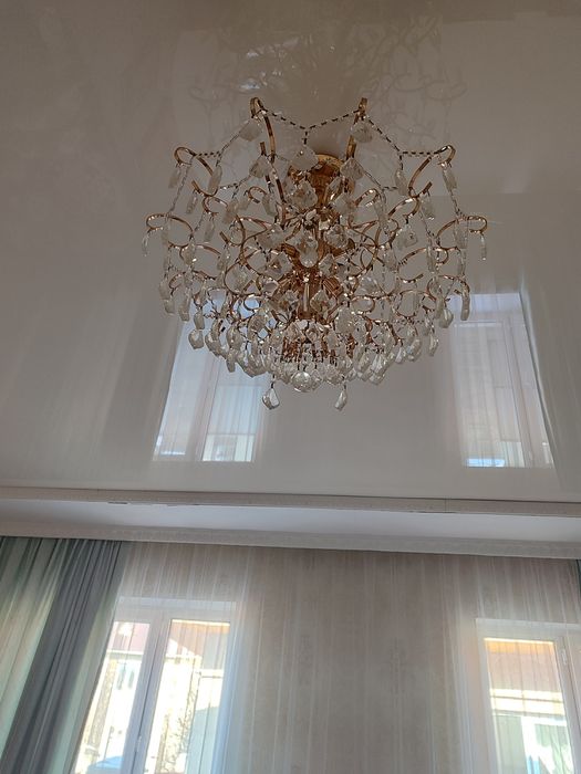 Люстра.8 лампалы..