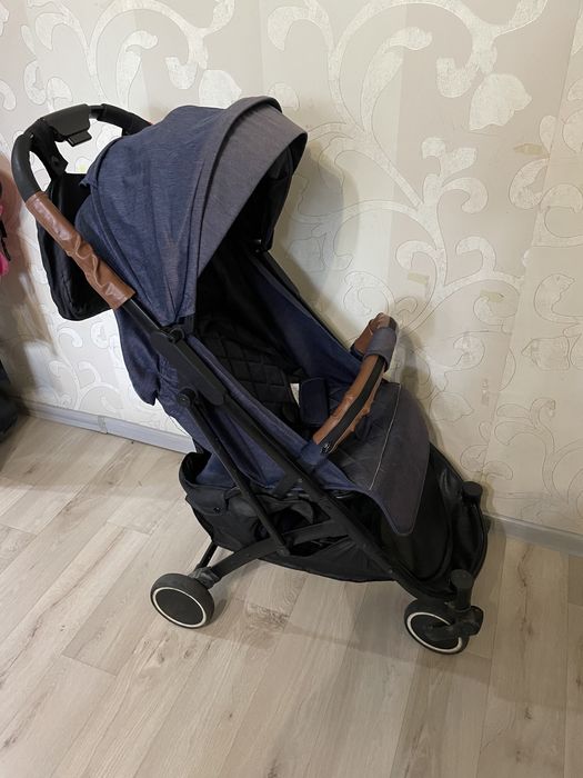 Продам прогулочную коляску