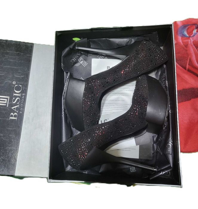 Туфли на высоком каблуке со стразами BASIC Editions 37 разм. (б/у)