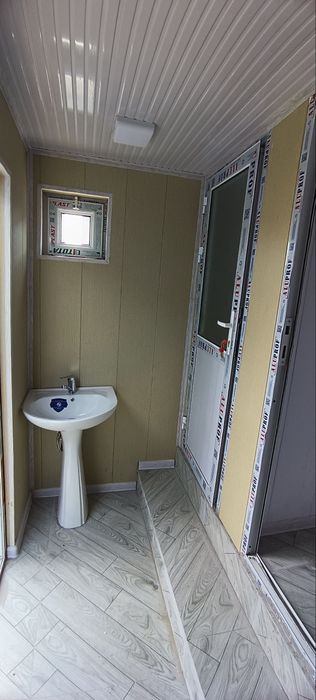 Экотуалет и душевая кабина из контейнера