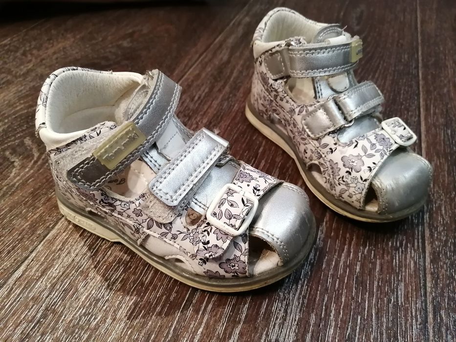 Продам обувь на девочку