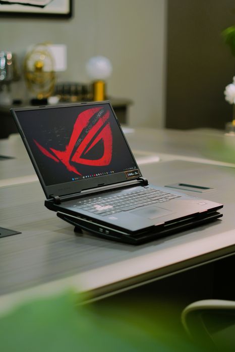 ASUS ROG STRIX G17 / i7 / RTX 2070 SUPER / 32GB / 2TB / 144Hz