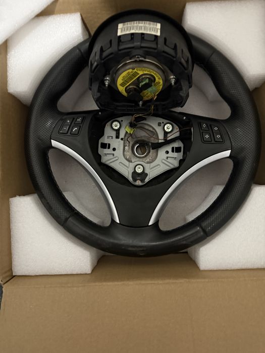 Volan BMW Seria 3 E90 (2008) – stare foarte bună