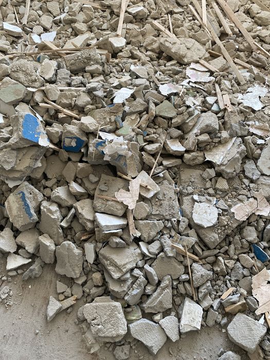 Отдам строительный мусор