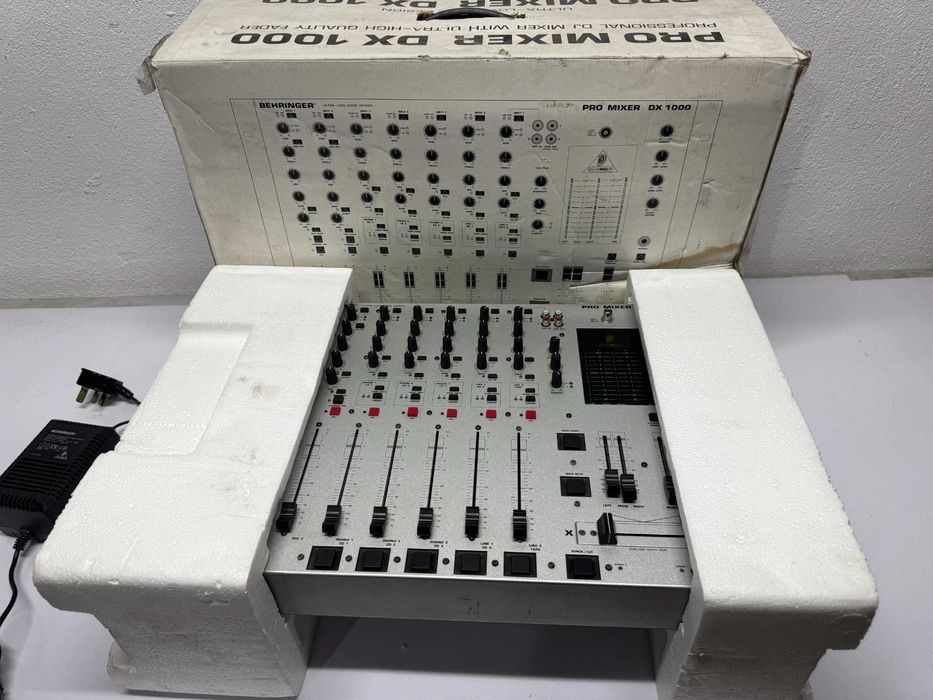 Аудио миксер/пулт - Behringer Pro mixer DX 1000