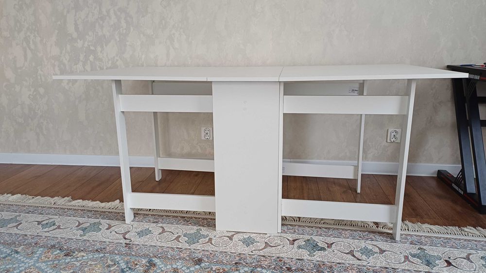 Продам обеденный стол белого цвета