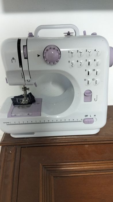 mașină de cusut noua !!