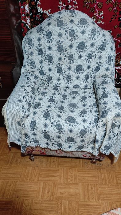 Диван и два кресла