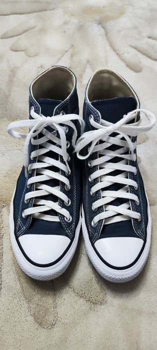 Vând tenisi Converse mid-high unisex Chuck Taylor All Stars, Bleumarin