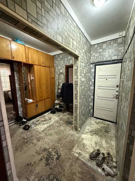 Продается квартира 4 комнатная, 2х6 балкон