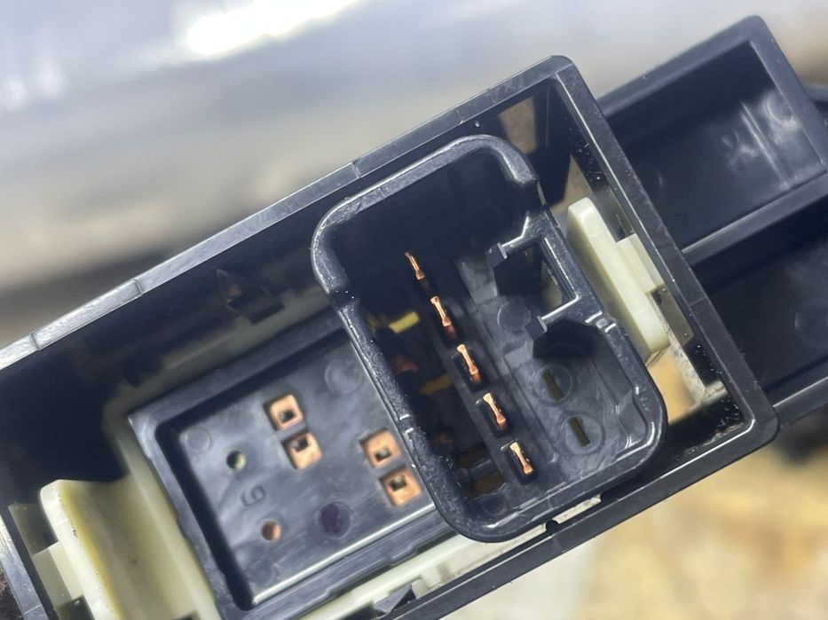 Buton geam dreapta fata  MR587944 Mitsubishi ASX 1 [2010 - 2012] 1.8