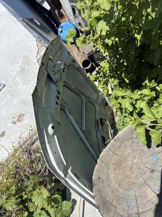 Капот на приору