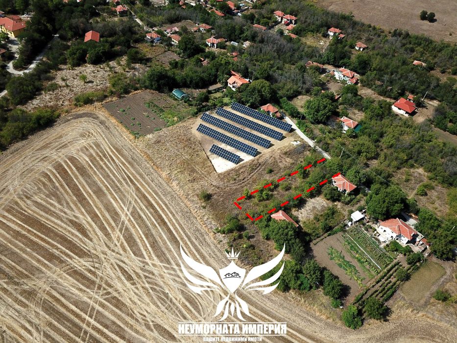 Продавам парцел УПИ с постройки 23кв.м. с 993кв двор село Ахматово