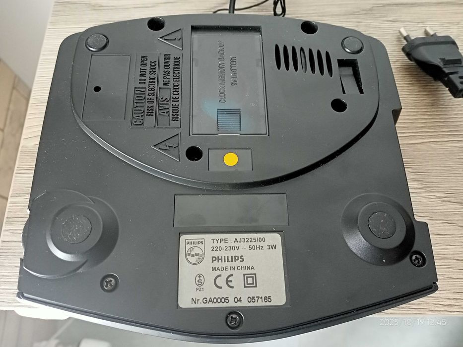 Радиоприемник с часами Phillips AJ3225