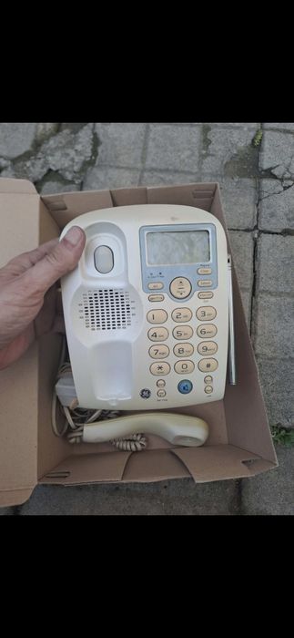 Телефон с 2 безжични слушалки