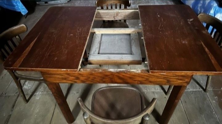 Masuta veche din lemn de stejar,fara scaune