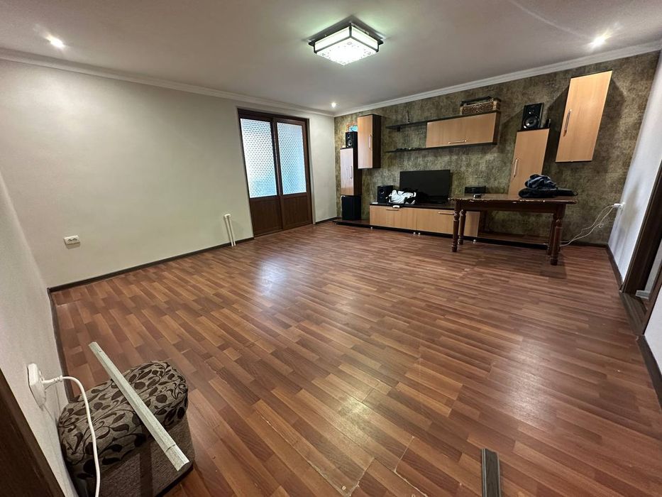 Продается квартира Бобура 3/5/5 в Центре города 84м2