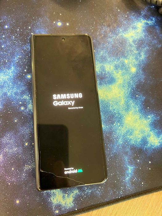 Samsung Fold 4 ,negru 256 gb ,punct  ecran