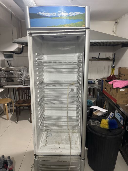 Холодильник витринный