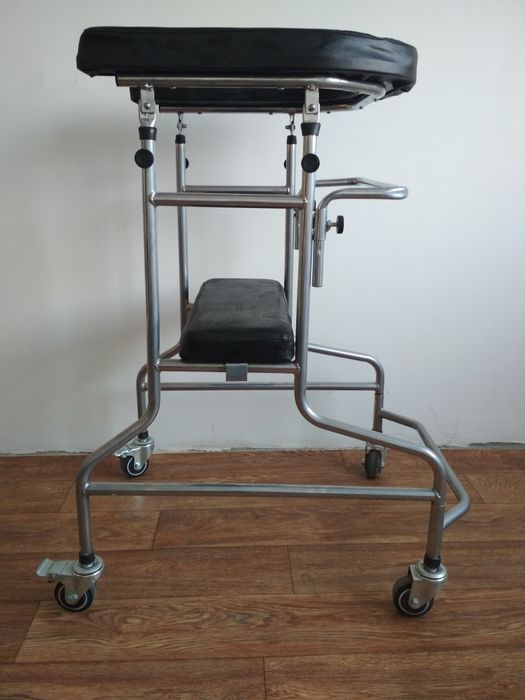 Медицинской стул для инвалидов