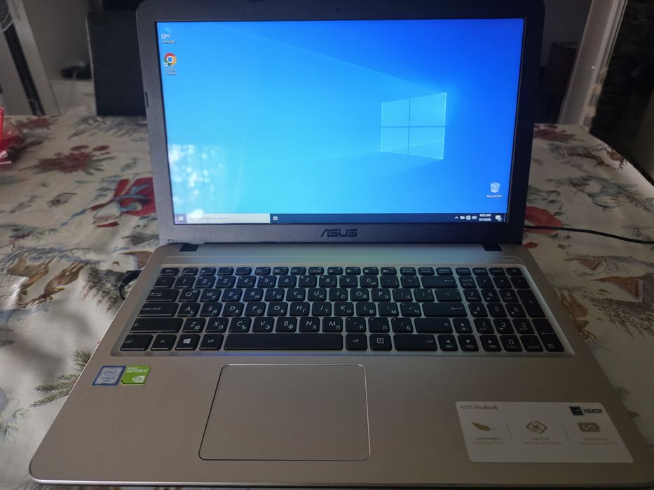 Лаптоп X540U i3-6006U, GeForce 920MX 2GB, 4GB Ram, SSD