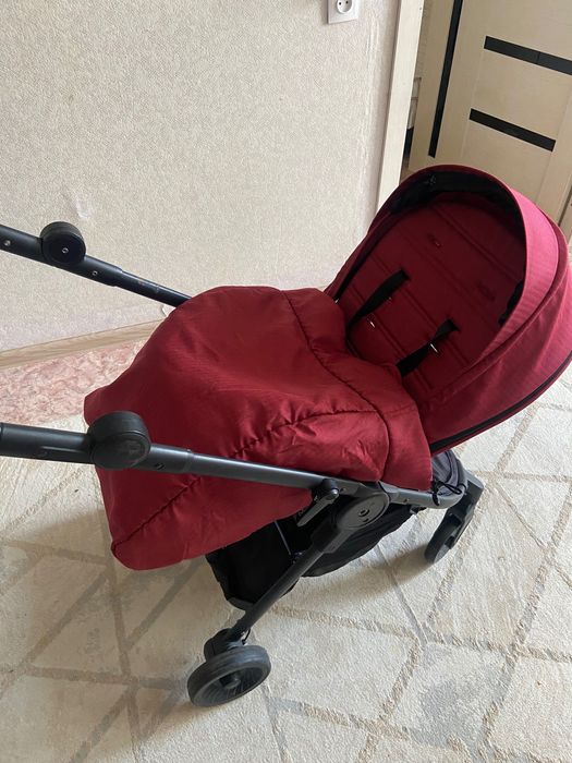 Детская коляска с чехлом