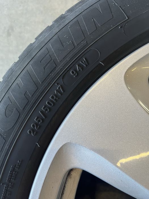 Джанти с гуми Style 243 225/50R17 5x120