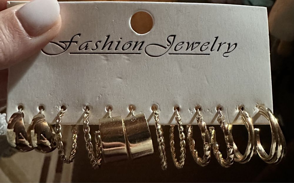 Обеци, бижута