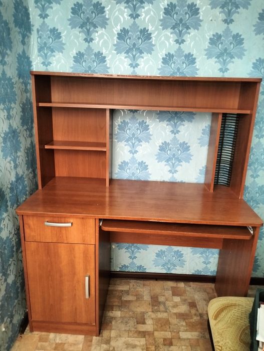 Продам компьютерный стол