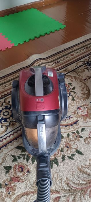 Пылесос  фирмы Lg 1800