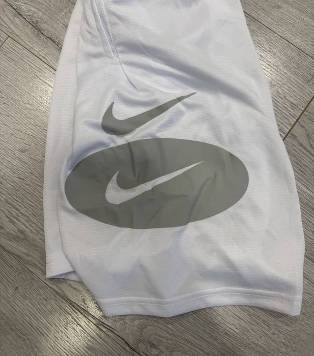 Къси гащи Nike.