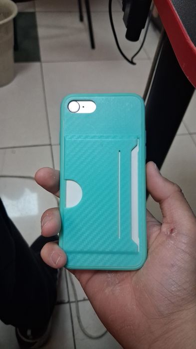 Продам Iphone 8.