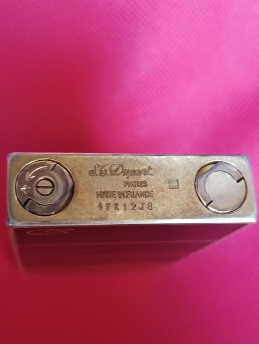Запалка S. T. Dupont 4FK12J8, златно покритие, черен лак.
