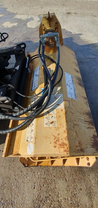 Tocător vegetație și resturi vegetale pt. încărcător frontal