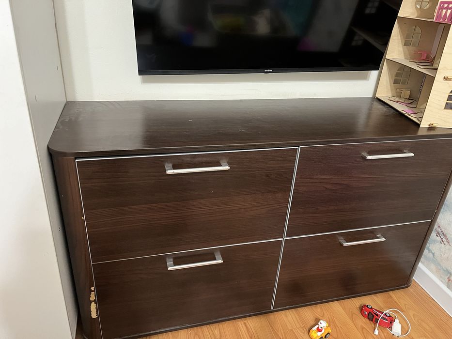 2 тумбы прикроватные, комод