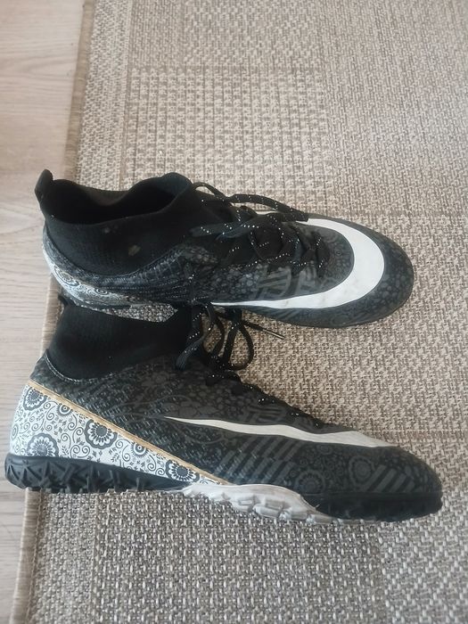 Футбольные сороконожки Nike