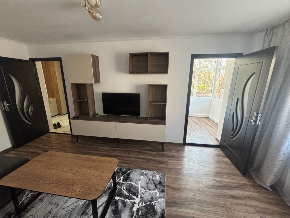 Închiriez apartament 2 Camere ,Decomandat | Unirii Sud, Etaj 3 | Prima închiriere