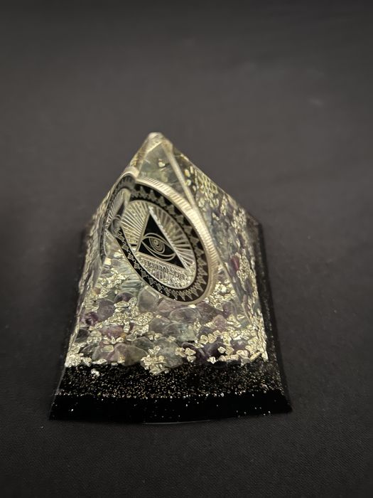 Пирамида привлича успех и пари