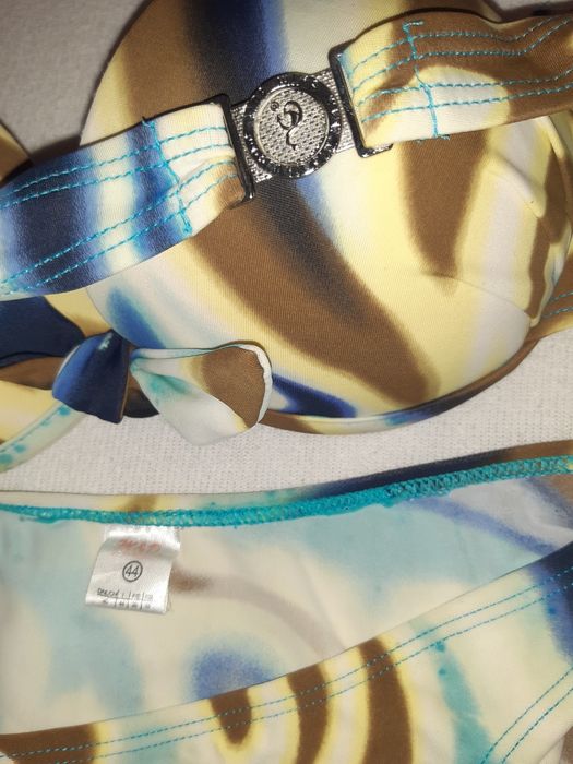 Бански на различни марки